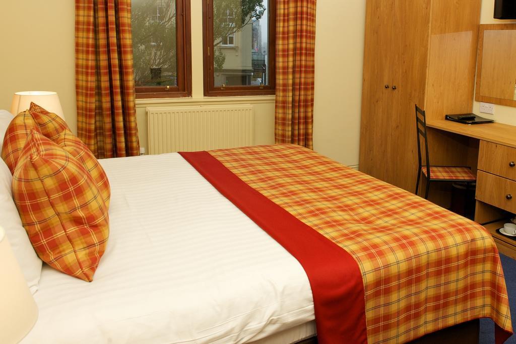 The Pipers' Tryst Hotel غلاسغو الغرفة الصورة